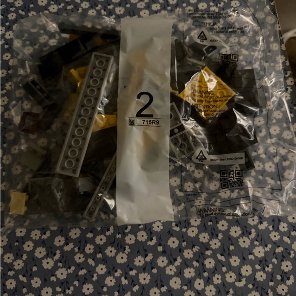 Retired LEGO Star Wars Anakin's Jedi Starfighter - Yellow and Black - Picture 5 of 7